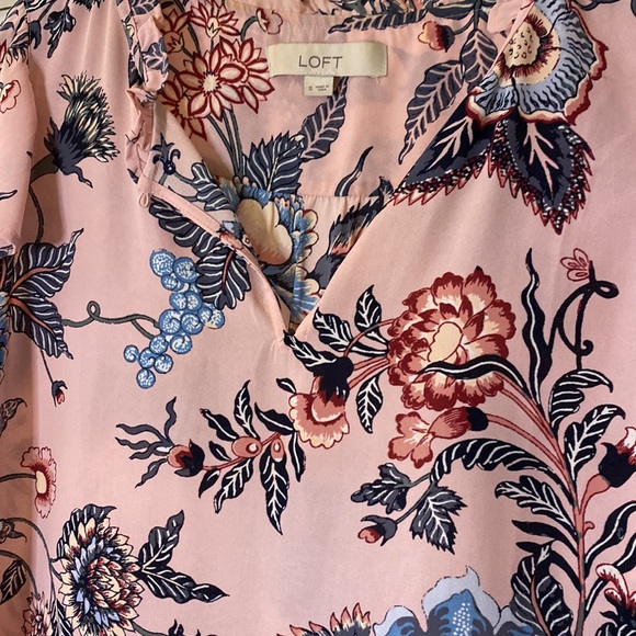 LOFT floral flutter-sleeve top size S - Picture 2 of 4